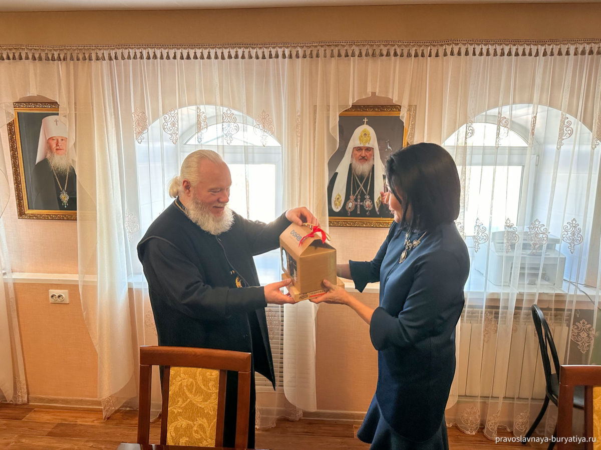 Фото В Улан-Удэ состоялась встреча митрополита Иосифа с министром культуры Бурятии