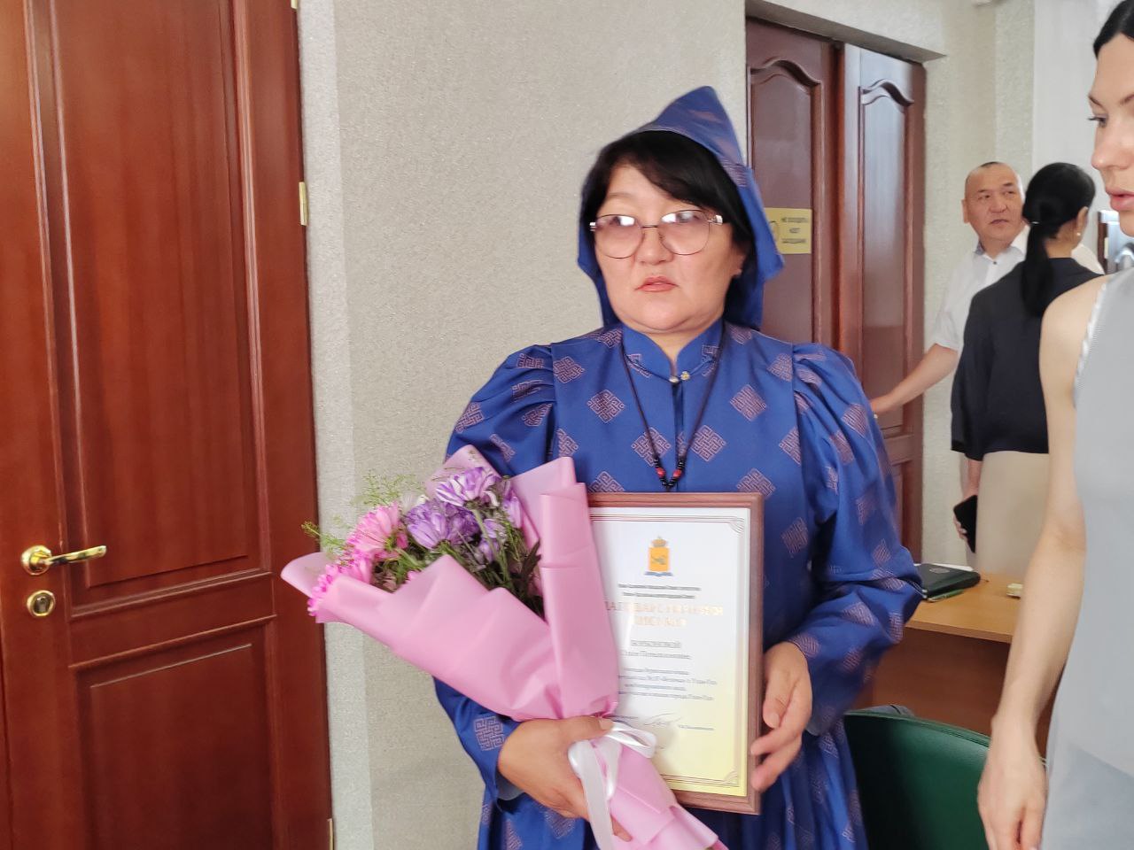 Фото Учитель бурятского языка получила награду Улан-Удэнского горсовета 