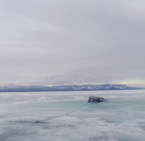 Фото Мужчина из Бурятии чудом остался жив на льду Байкала (ВИДЕО)