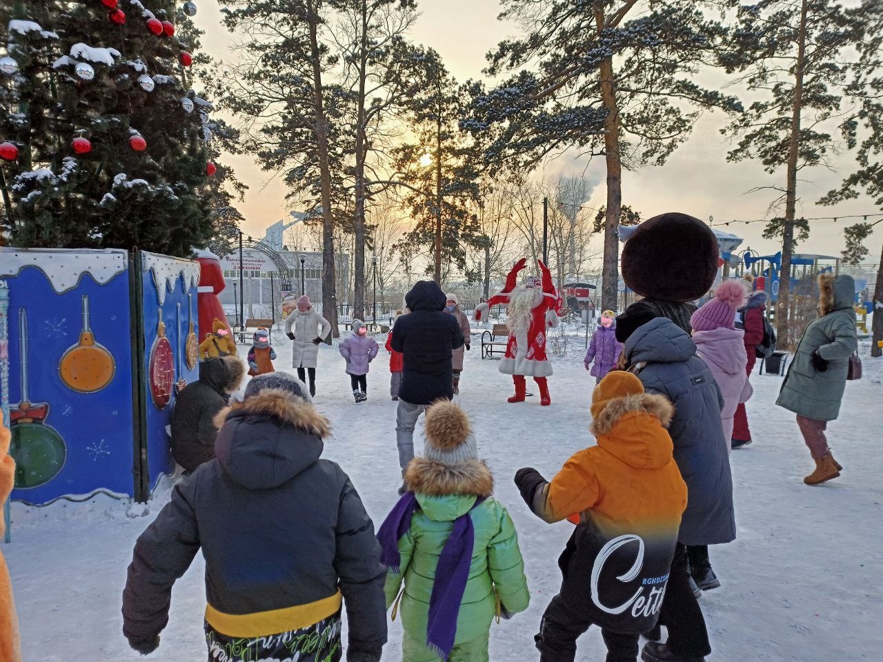 Фото Дед Мороз и сказочные герои приглашают жителей Улан-Удэ на «Веселые каникулы»