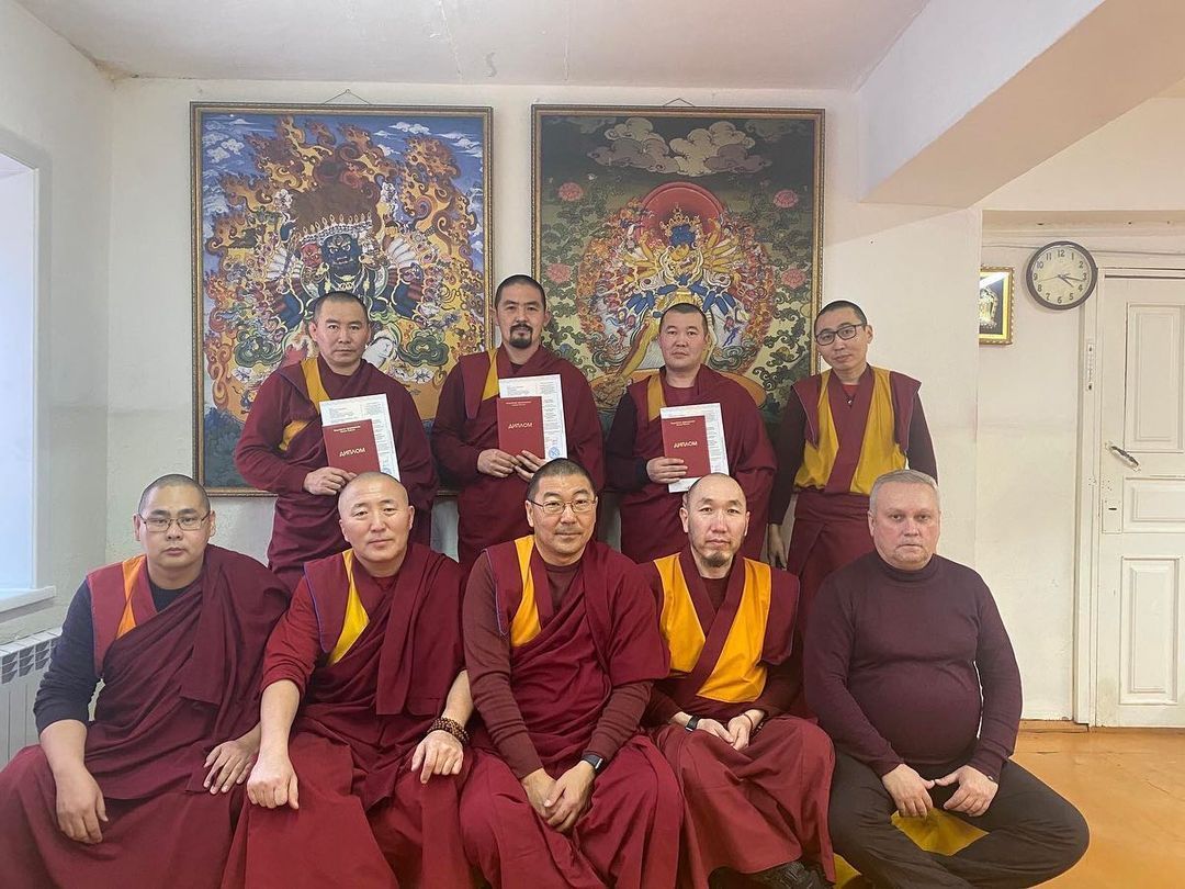 Фото В Бурятии выпускники буддийского университета получили дипломы 