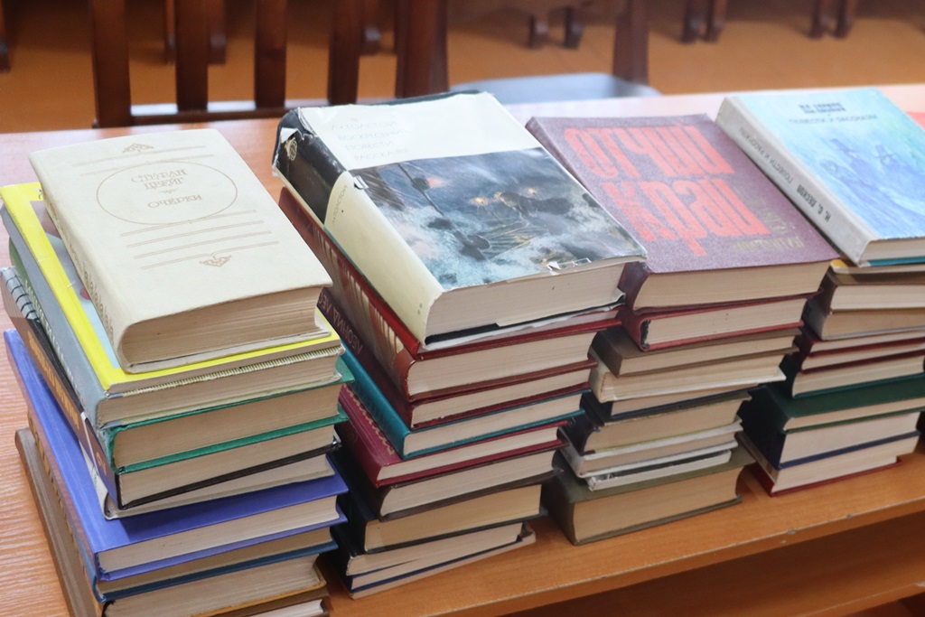 Фото Пища для ума: в колонии Бурятии появилась сотня новых книг