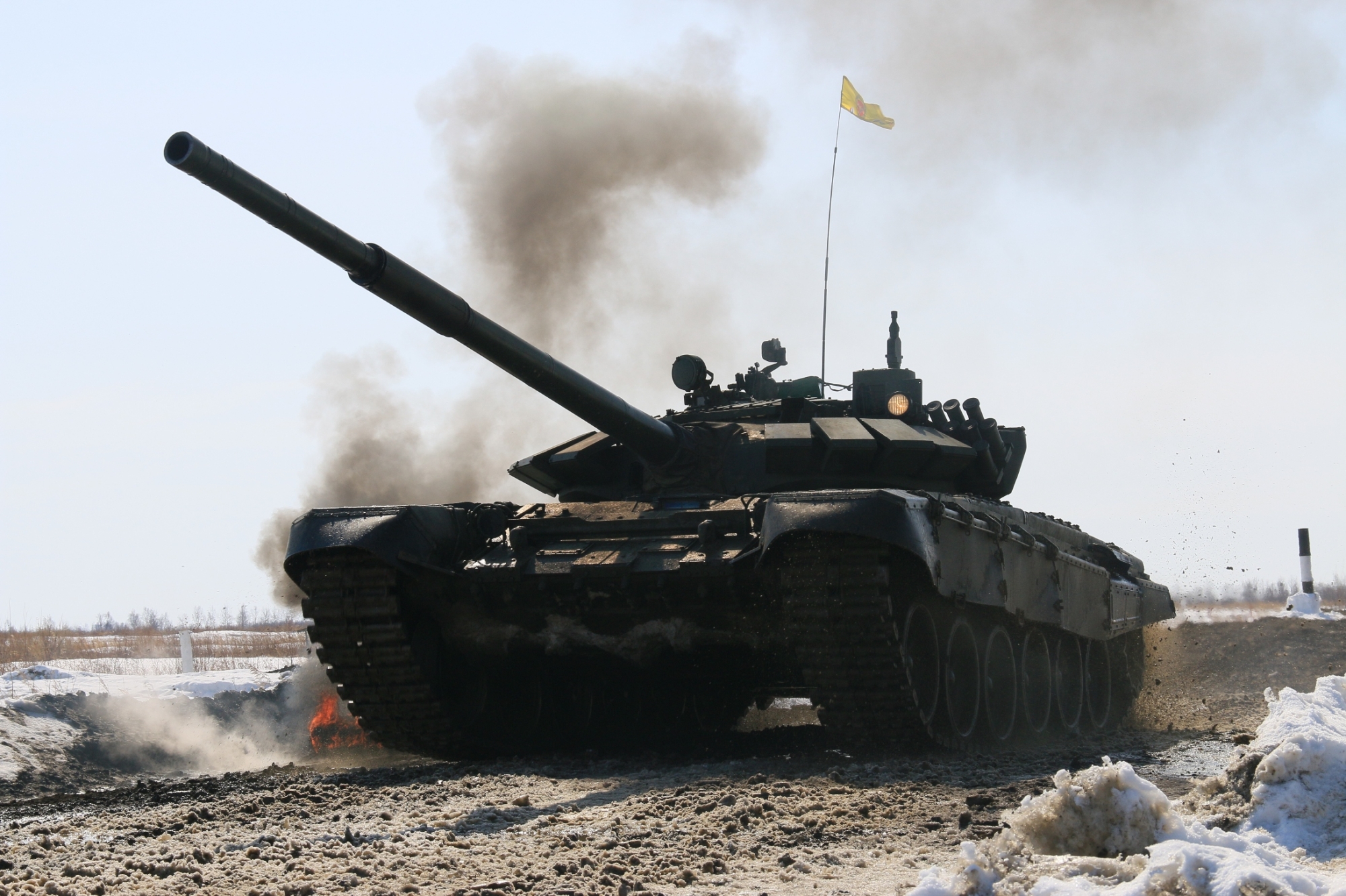 Фото В Бурятии танкисты ВВО совершенствуют навыки вождения танков