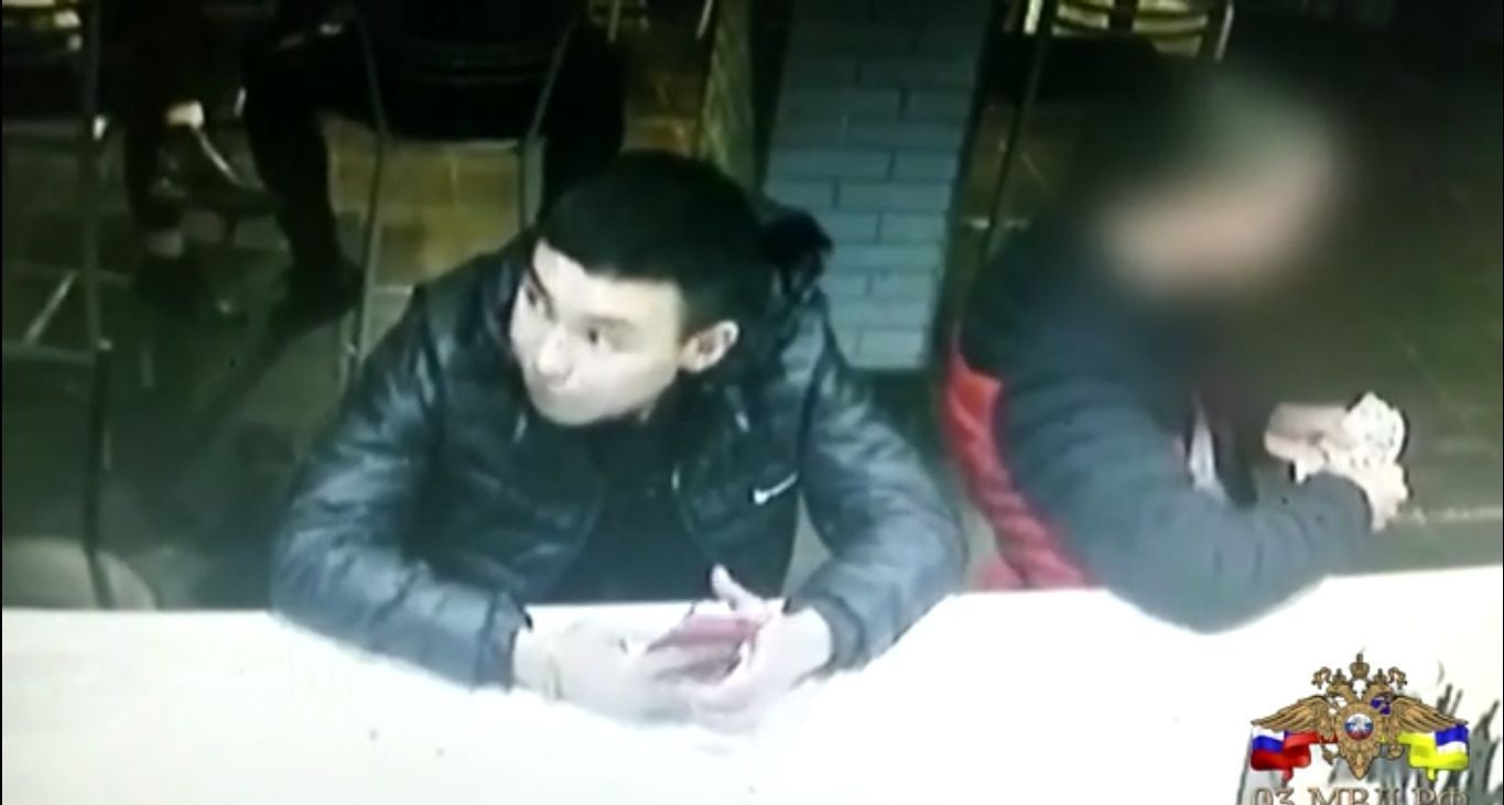 Фото В Улан-Удэ разыскивают укравшего телефон у сотрудника бара (ВИДЕО)