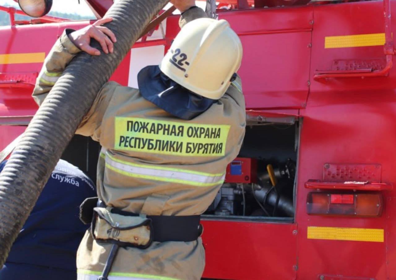 Фото В Бурятии горел сельский магазин