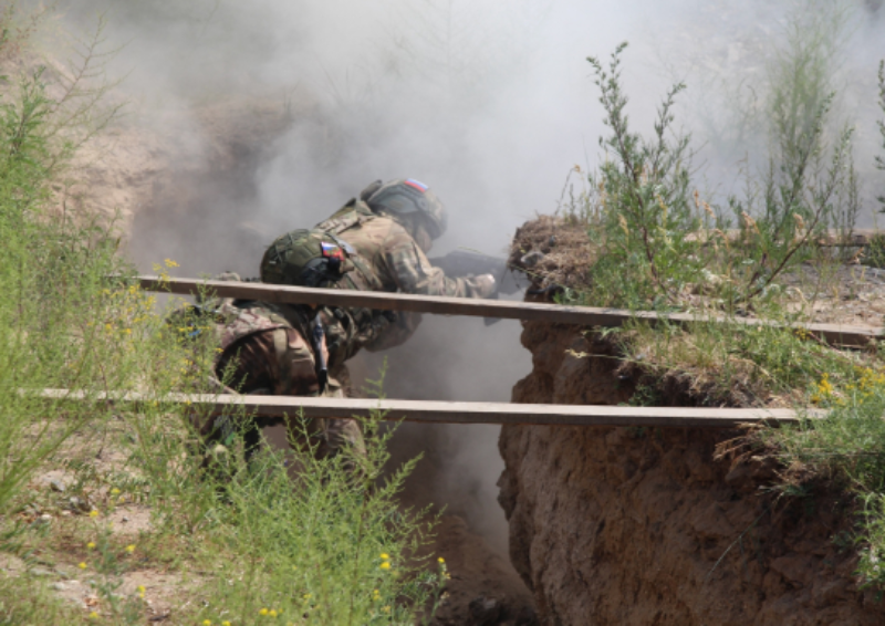 Фото В Бурятии заключившие первый контракт военнослужащие ВВО проходят курс интенсивной подготовки