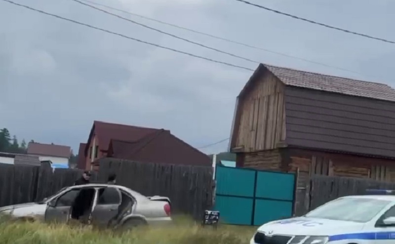 Фото В Улан-Удэ за рулем попавшего в ДТП авто обнаружили спящего ребенка