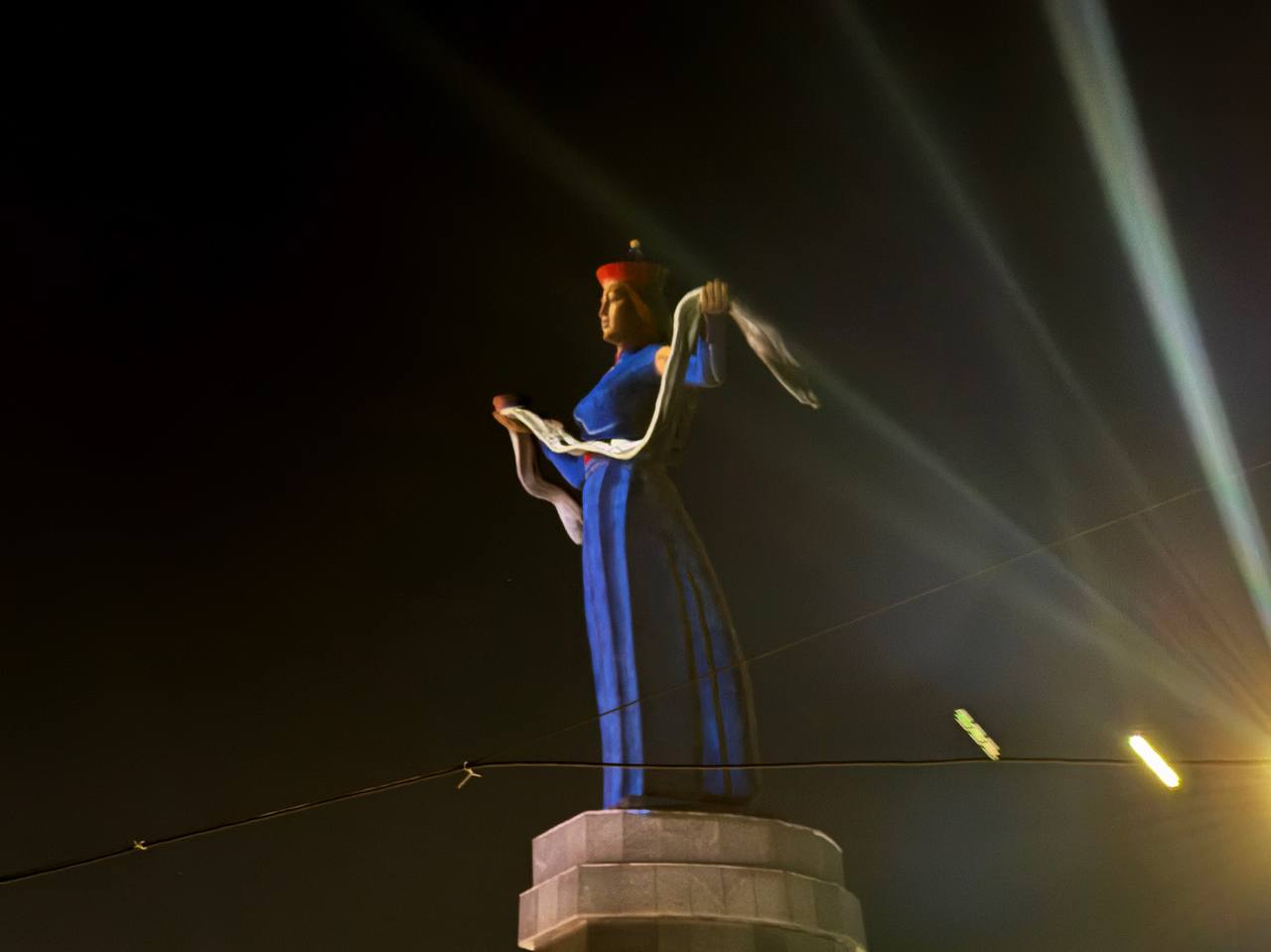 Фото Скульптура «Гостеприимная Бурятия» встречает жителей и гостей Улан-Удэ в новом образе