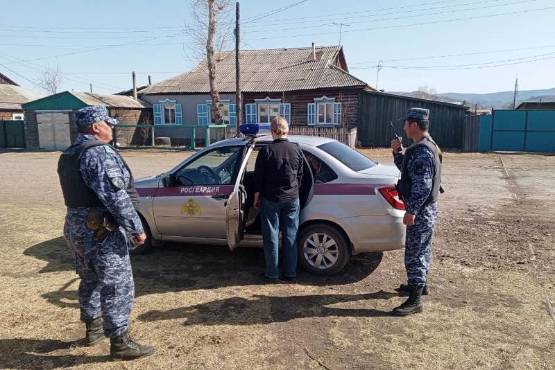 Фото Жительница Бурятии стащила телефон у своей подруги-собутыльницы