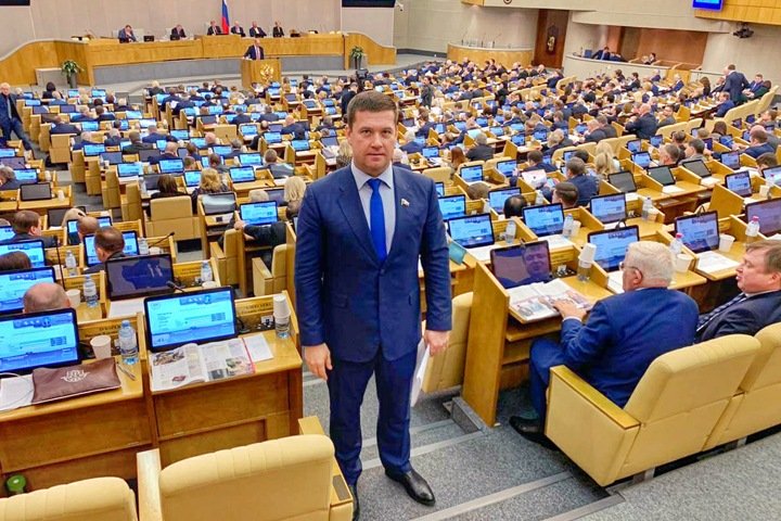 Фото Губернатор Кобзев назначил сенатором отрицавшего, что он дурак, депутата Госдумы