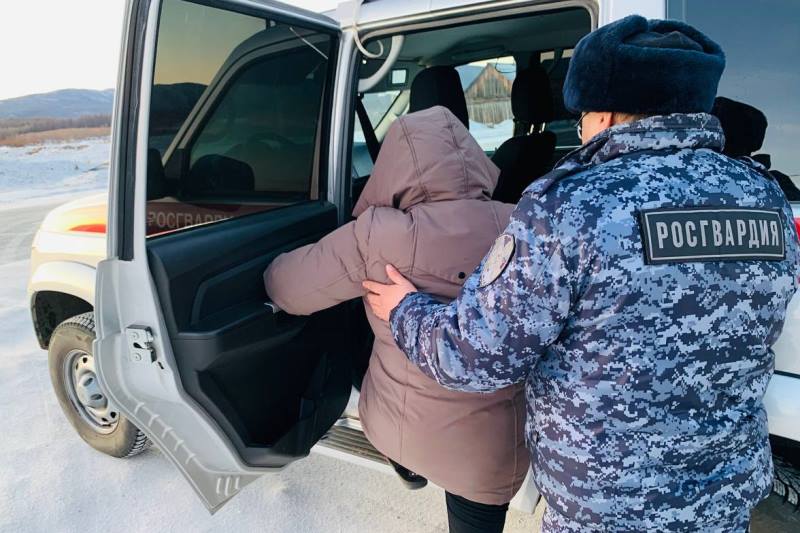 Фото Стражи порядка поймали с водкой жительницу Бурятии
