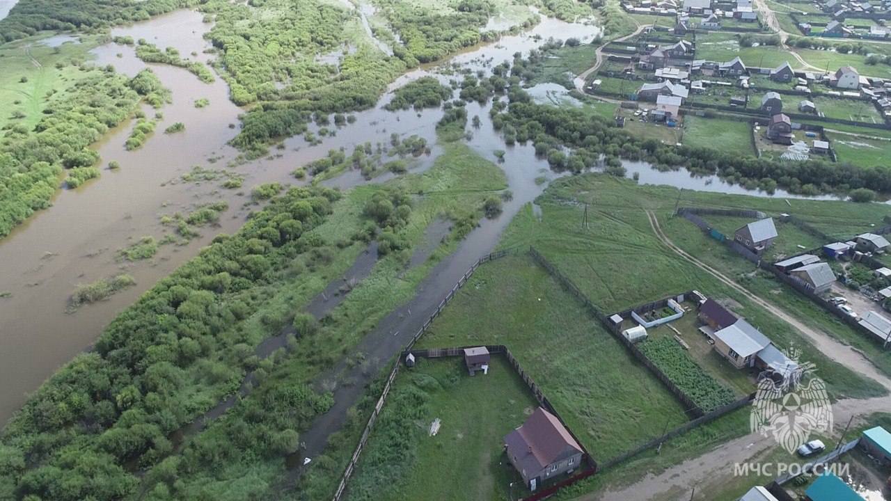 Фото В Закаменском районе Бурятии вода отступила от приусадебных участков села Утата