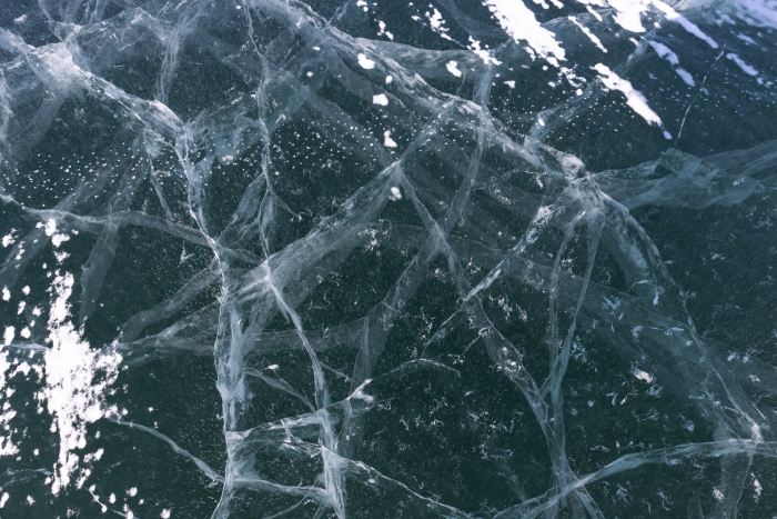 Фото В Бурятии на Байкале оторвало льдину с рыбаками