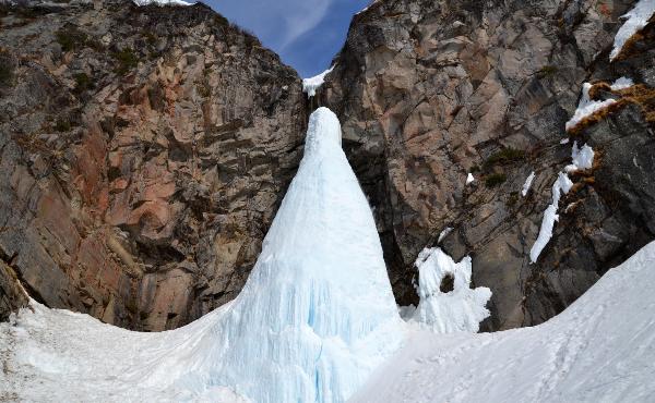 Фото Туристы пострадали от рухнувшего льда на Камчатке