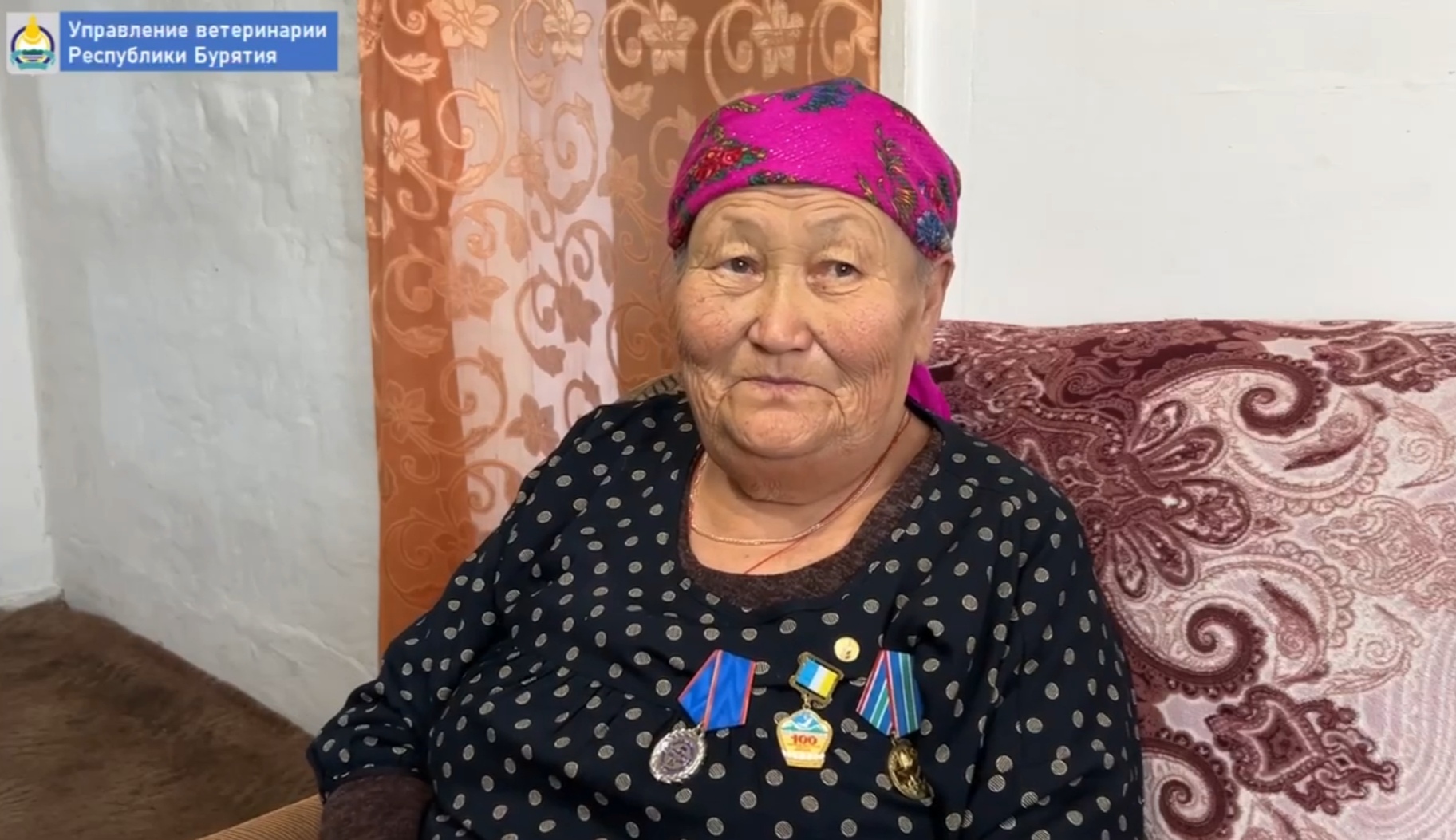 Фото В районе Бурятии наградили медалью ветерана ветеринарной службы