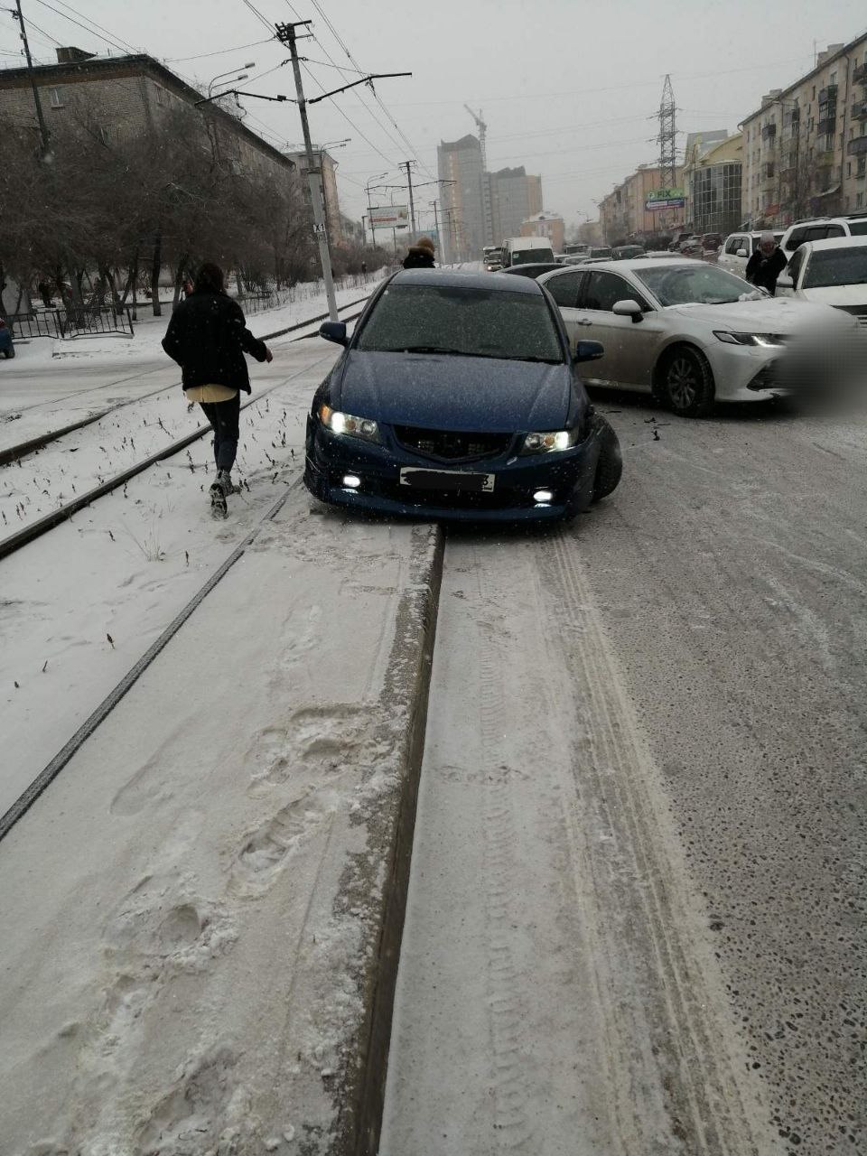Фото В Улан-Удэ легковой автомобиль не уступил трамваю на Элеваторе
