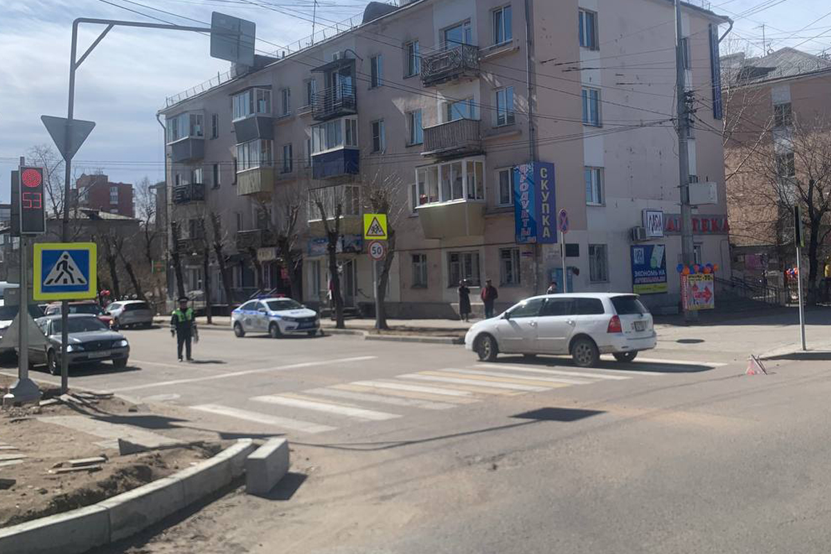 Фото В Улан-Удэ водитель сбил женщину на пешеходном переходе 