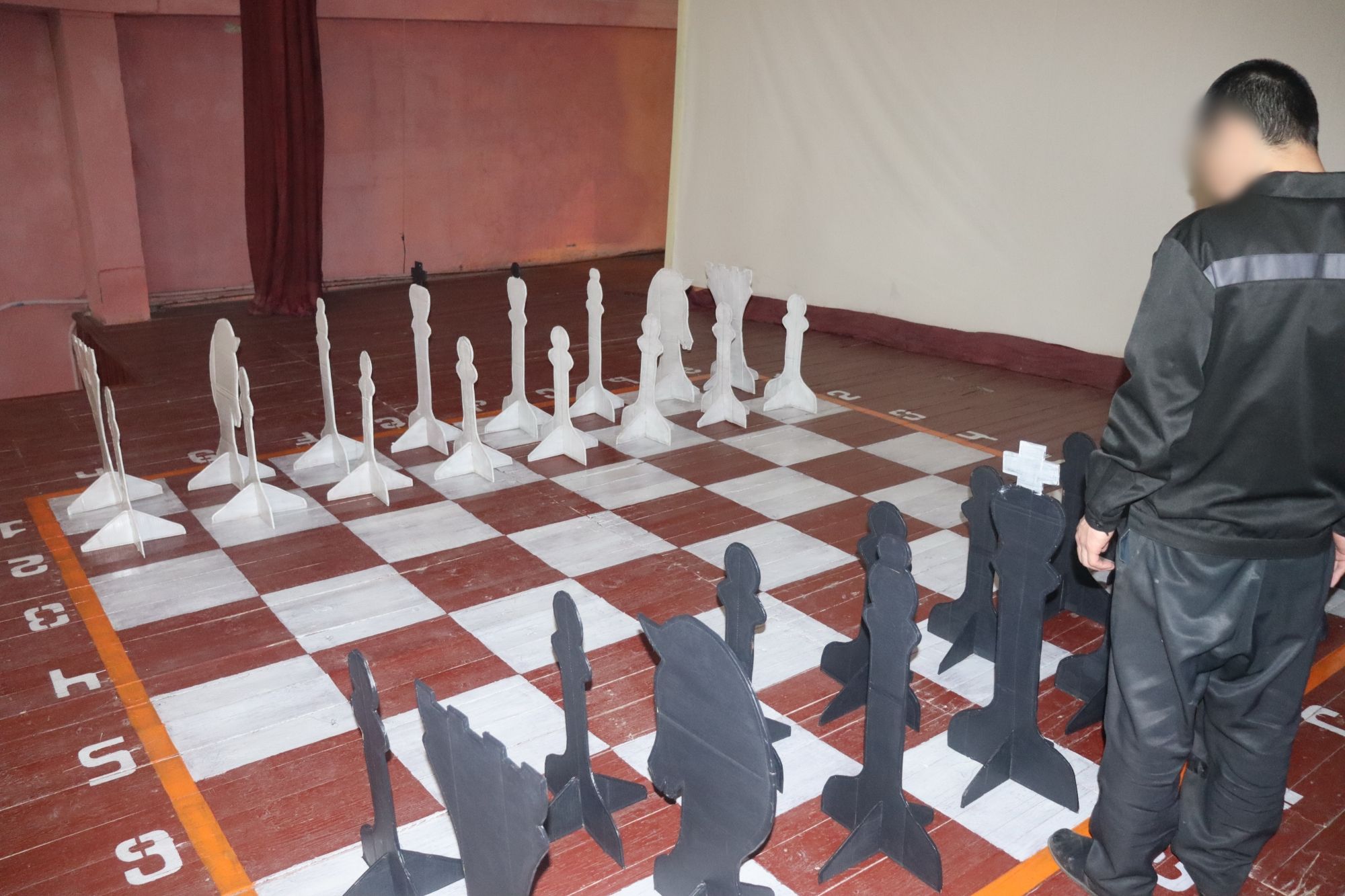 Фото В исправительной колонии Бурятии сыграли в ростовые шахматы