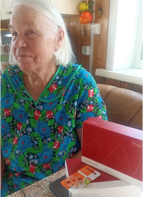 Фото В Бурятии активисты приобрели для пенсионерки два слуховых аппарата