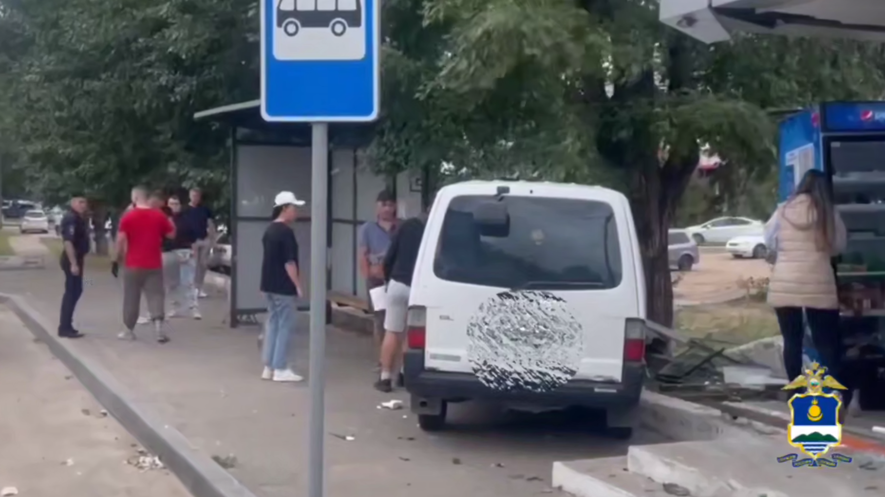 Фото Водитель въехал в торговый киоск в Улан-Удэ