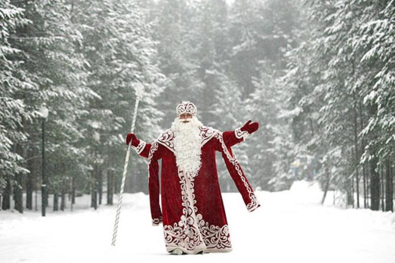 Фото По паркам Улан-Удэ будет гулять Дед Мороз и раздавать детям подарки