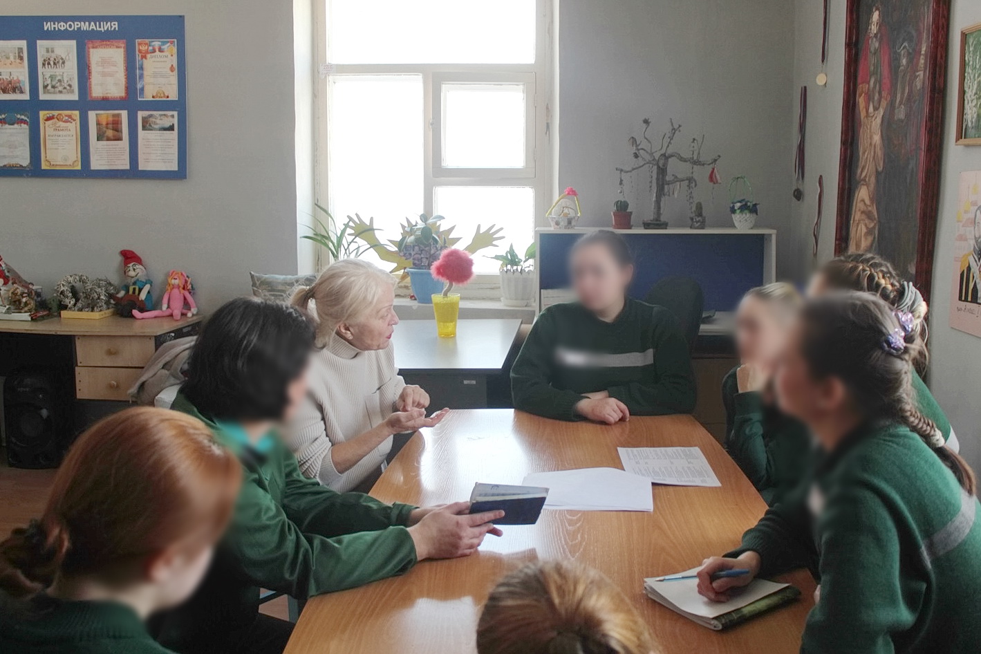 Фото Народная артистка Бурятии Марина Ланина обучила осужденных своему мастерству