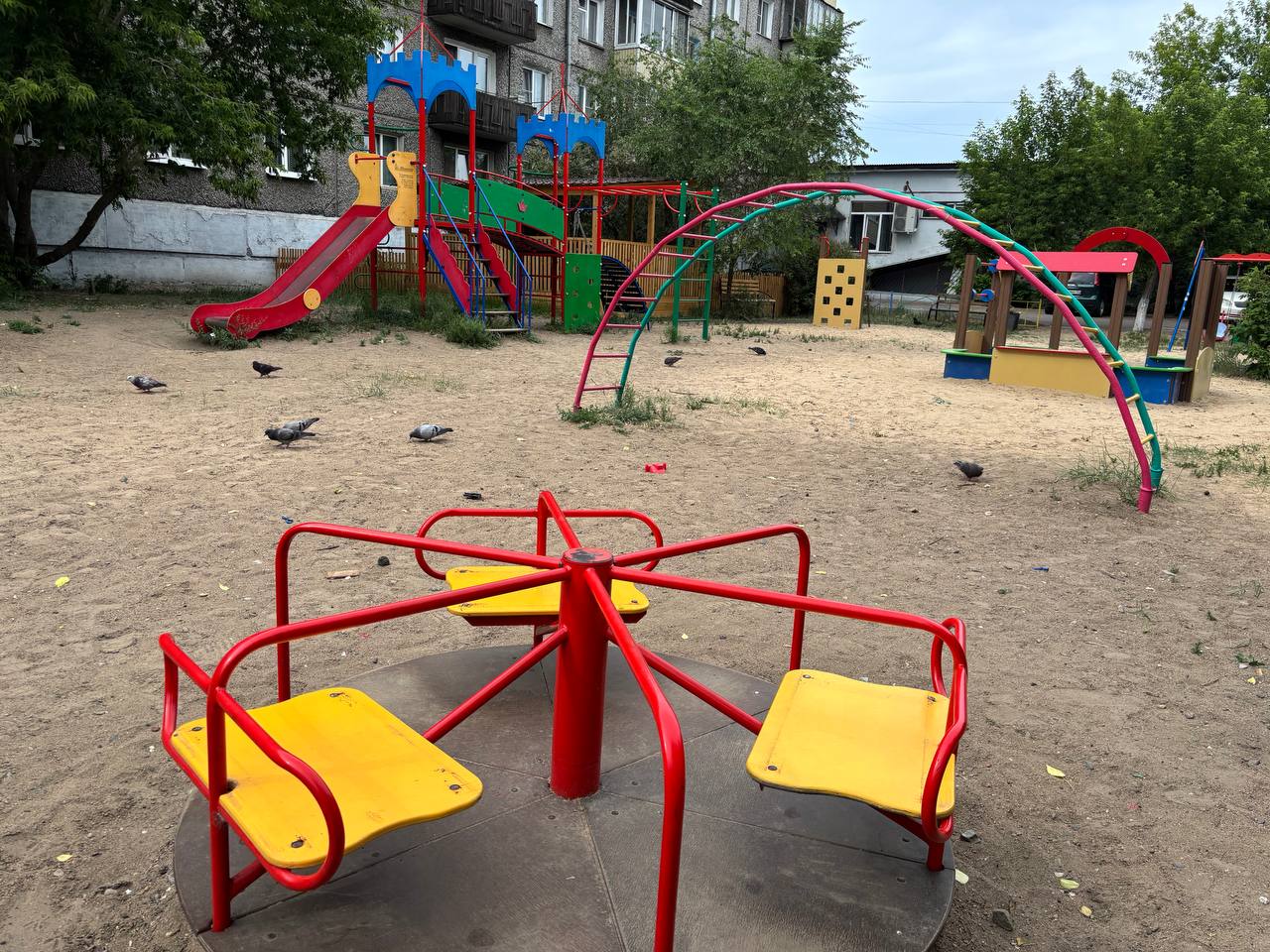 Фото Строительная компания уничтожила единственную детскую площадку в микрорайоне столицы Бурятии