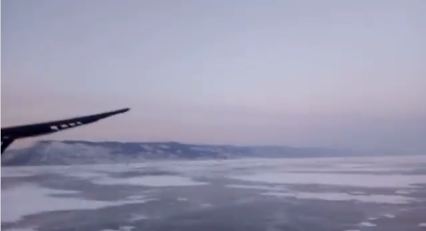 Фото Семья едва не погибла подо льдом на Байкале