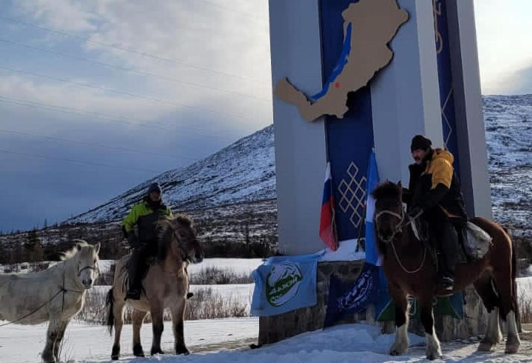 Фото В Бурятию прибыли путешественники, направляющиеся из Якутии в Лондон на конях