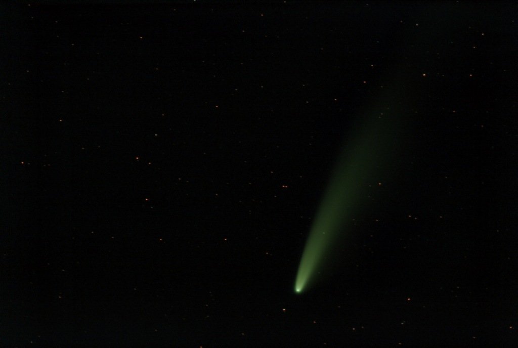 Фото Сибиряки могут увидеть самую яркую за 20 лет комету. Объясняем, как это сделать