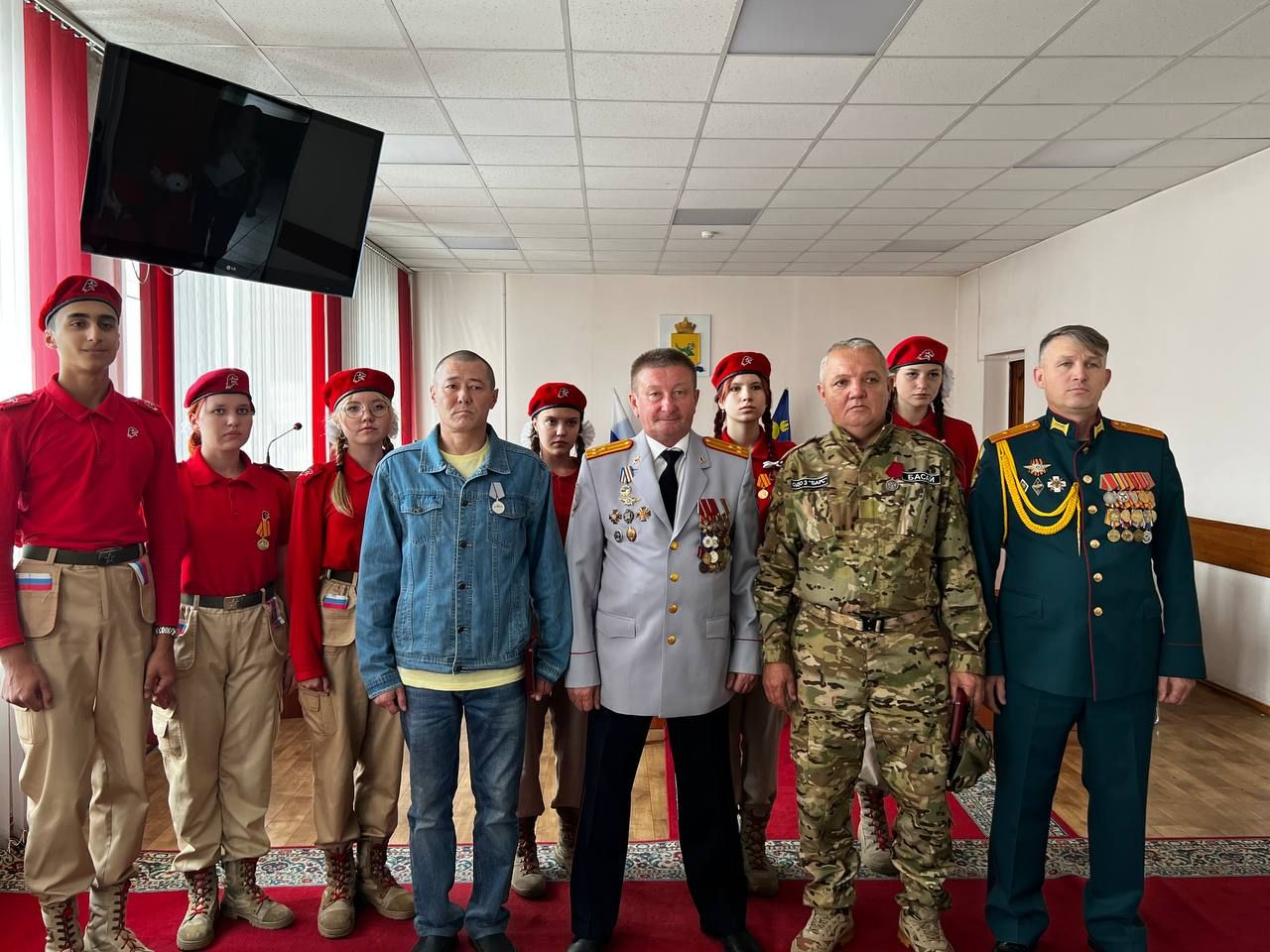 Фото В Улан-Удэ участникам СВО из отряда «Барс» вручили государственные награды