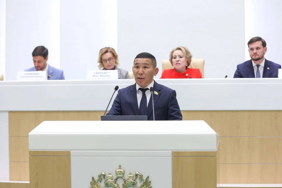 Фото Депутат Улан-Удэнского горсовета предложил запретить продажу всех энергетиков несовершеннолетним 