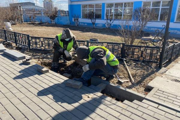 Фото На отремонтированной улице в Улан-Удэ устраняют нарушения