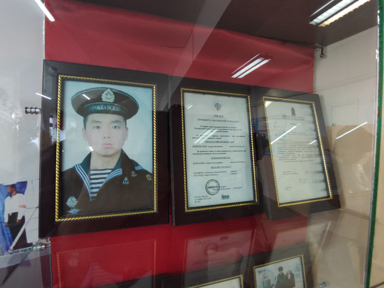 Фото В Бурятии сестра-близнец погибшего моряка Алдара Цыденжапова поблагодарила коллектив 57 школы (ВИДЕО)