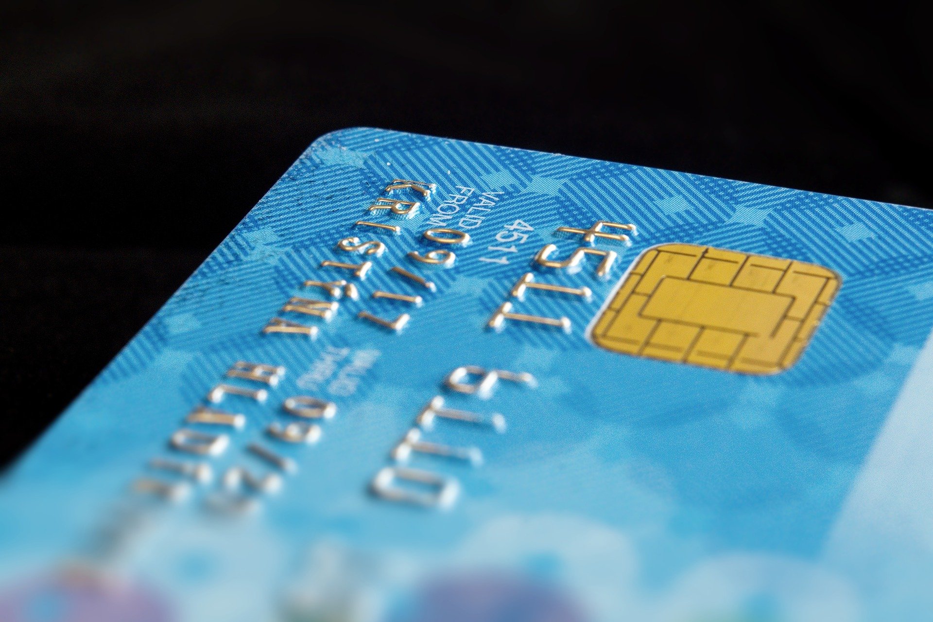 Фото ВТБ застрахует карты и счета клиентов от мошенничества