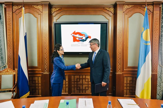 Фото Глава Бурятии встретился с новым Генеральным консулом Монголии в Улан-Удэ