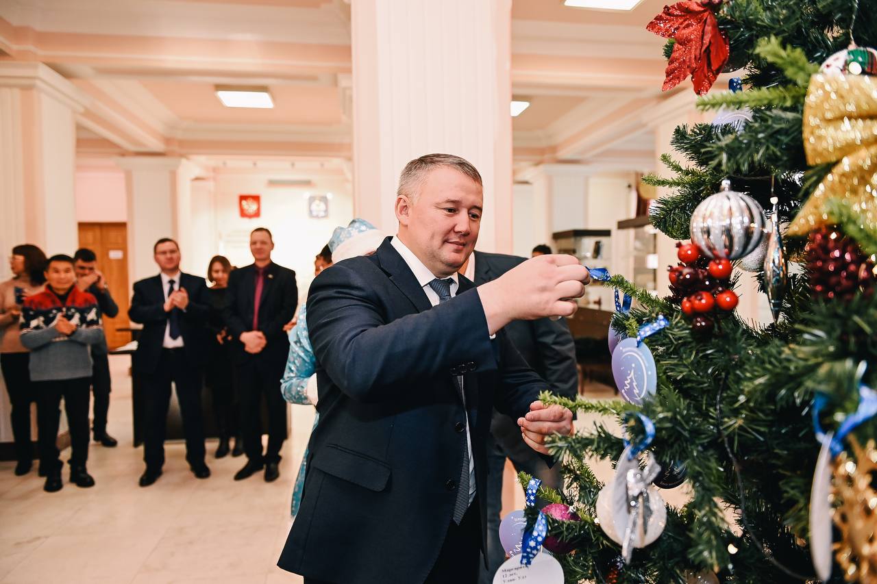 Фото Депутат Госдумы из Бурятии исполнит желание мальчика из Старобешевского района ДНР