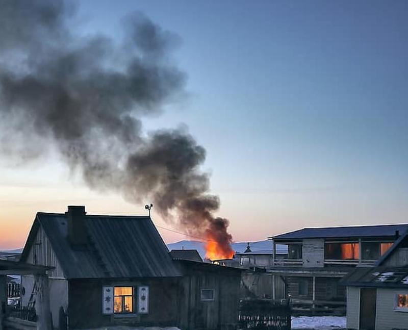 Фото В районе Бурятии сгорело целое подворье