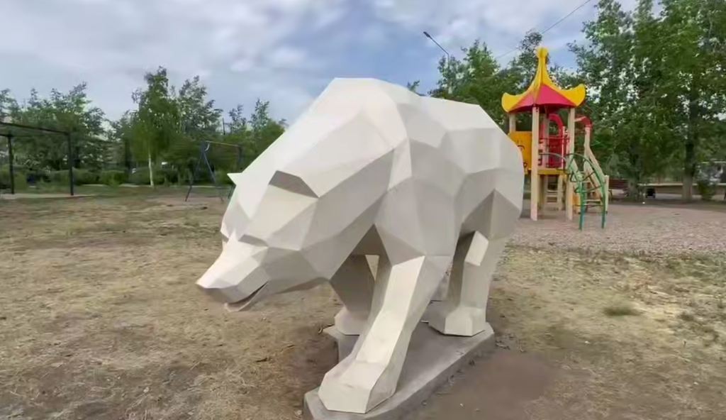 Фото В одном из скверов Улан-Удэ появился металлический медведь