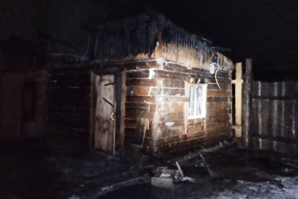 Фото В селе Бурятии в пожаре от печи сгорели 58 куриц