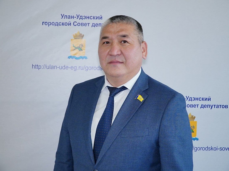 Фото Итоги года подводит председатель горсовета Чимит Бальжинимаев