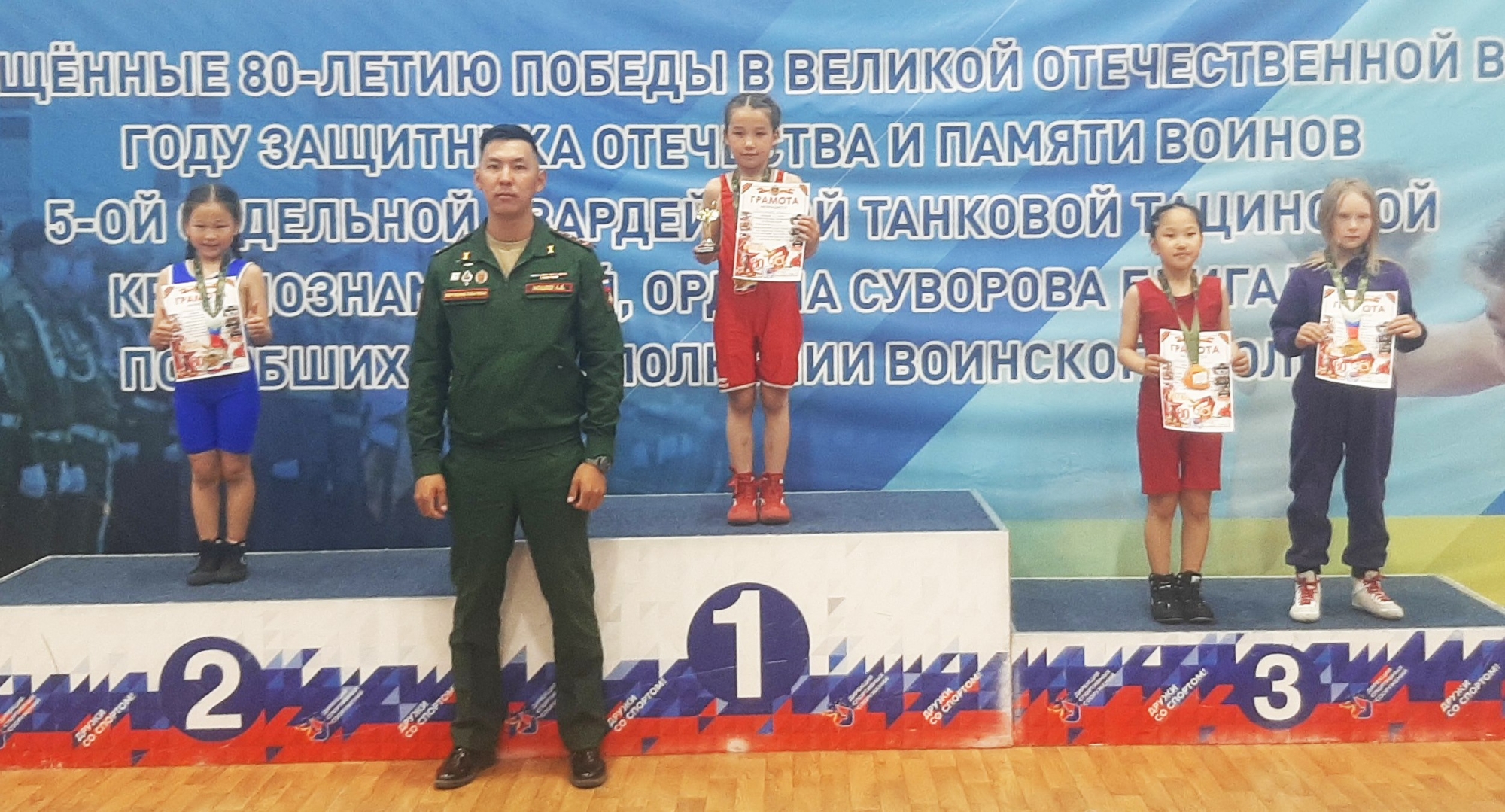 Фото В Бурятии юные спортсменки соревновались в женской борьбе