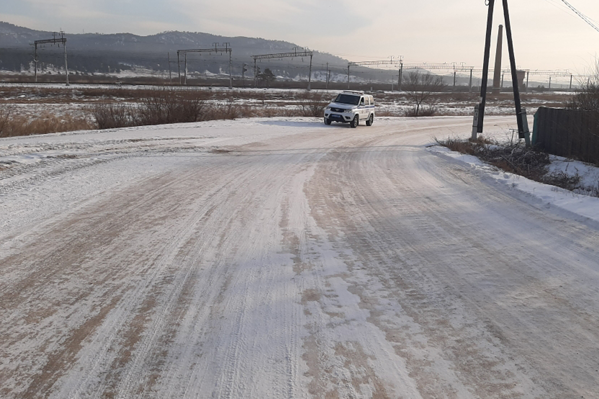 Фото В Бурятии женщина за рулем легковушки столкнулась с грузовиком