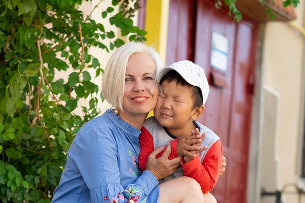 Фото Усыновившая мальчика из Бурятии московская мама написала о нем книгу