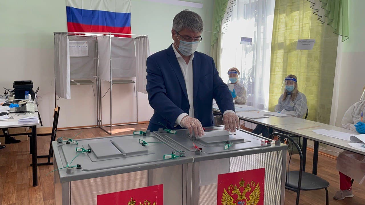 Фото Глава Бурятии проголосовал за кандидата в Госдуму РФ