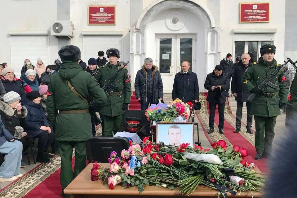 Фото В Гусиноозерске в Бурятии простились с воином, погибшим в спецоперации на Украине 