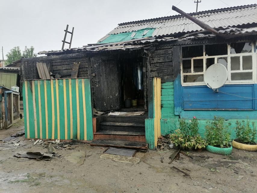Фото В Бурятии семья едва не погибла ночью в пожаре