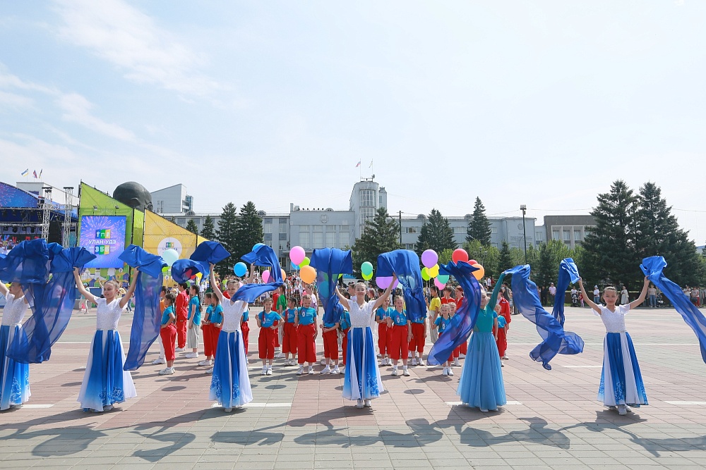 День города улан-удэ 2023. Улан удэ день города 2024 кто приедет. Улан удэ день города 2024 кто приедет. Улан удэ день города 2024 кто приедет. Шествие колонн к дню города.
