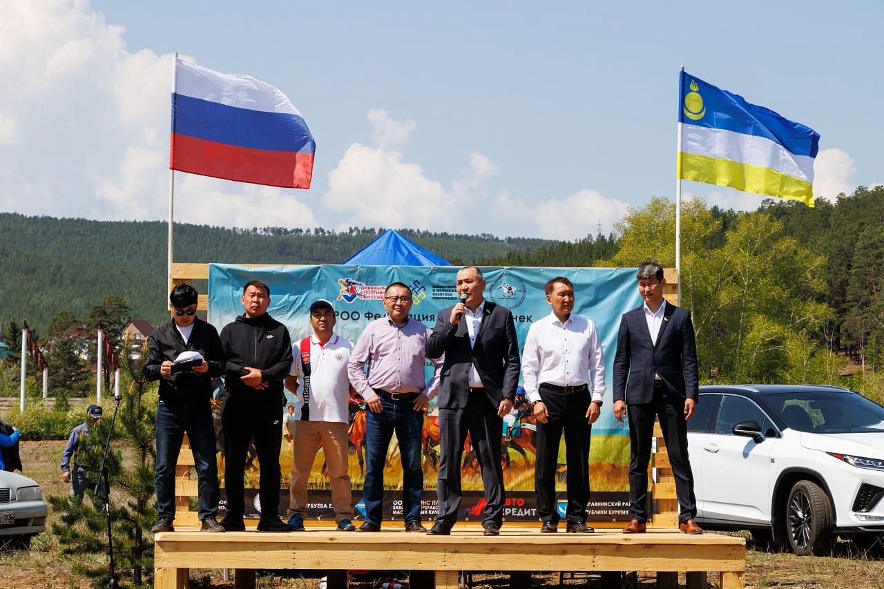 В Улан-Удэ на городском ипподроме открыли скаковой сезон | 25.05.2024 |  Новости Улан-Удэ - БезФормата