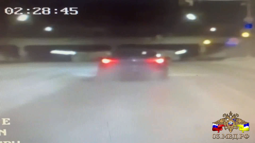 В Улан-Удэ угонщики «Мазды» с СТО уходили от погони полиции (ВИДЕО ...